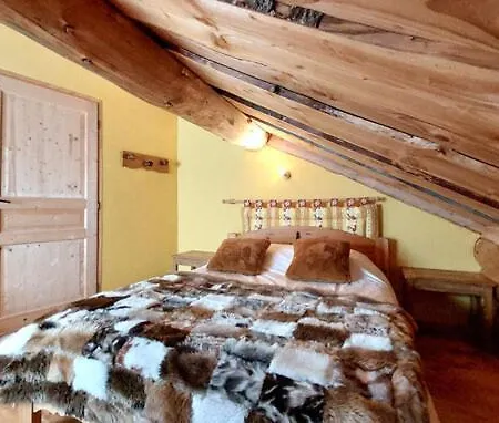 Mishka Chalet Tendon
